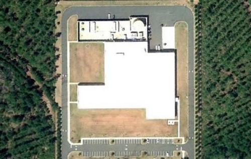 Bird's eye view of the data center, mechanical and electrical yard, and support facilities