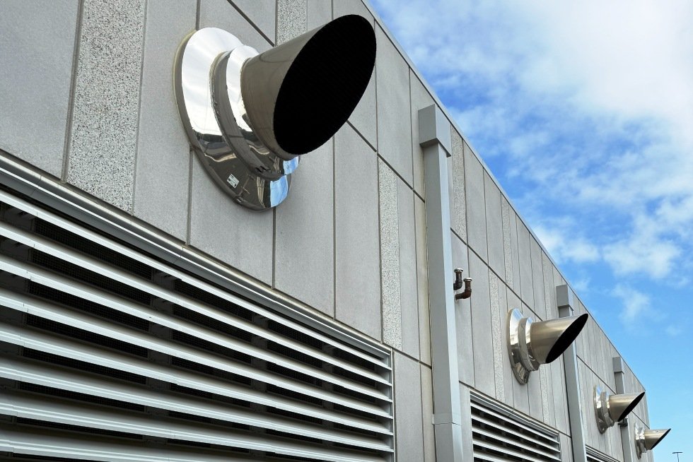 "Chrome exhaust tips" above radiator louver dilutes and disperses generator exhaust